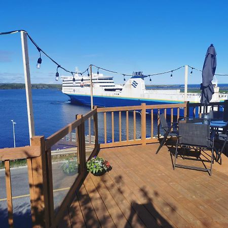 Starboard Side Guest House Port aux Basques Exterior foto