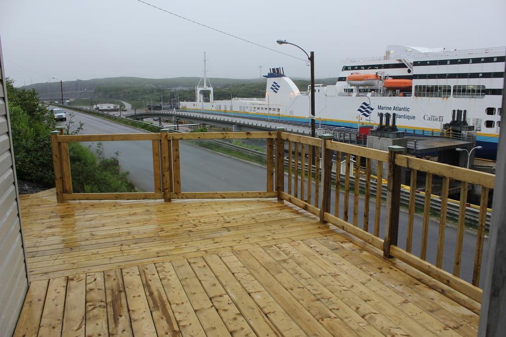 Starboard Side Guest House Port aux Basques Exterior foto