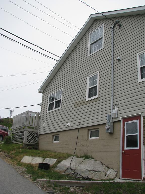 Starboard Side Guest House Port aux Basques Exterior foto